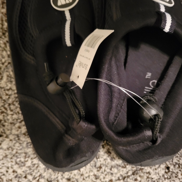 NWT Sunville Adult Black Aqua shoes size 10 Women/8 1/2 Mens - Picture 3 of 4